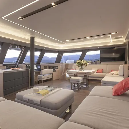 In A Catamaran بولا