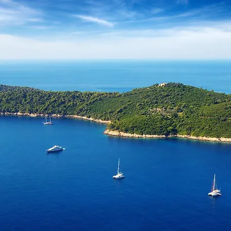 In A Catamaran بوتيل